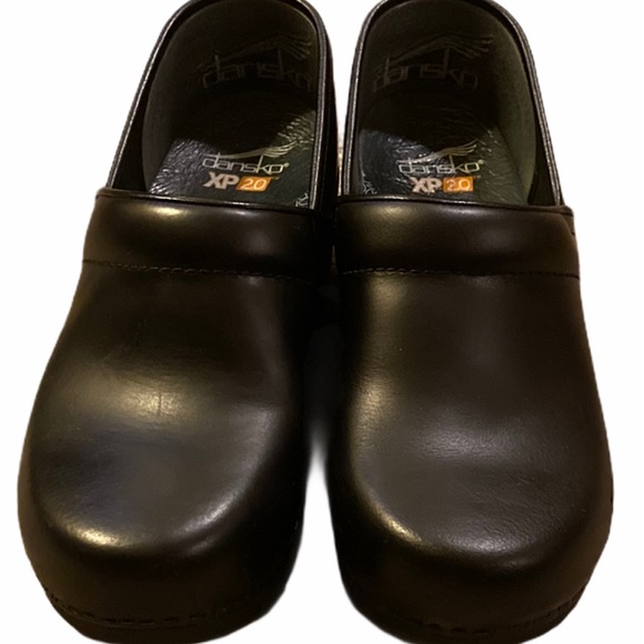 dansko black womens shoes